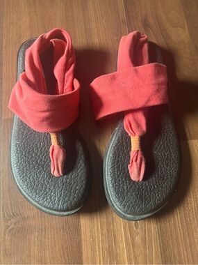 Sanuk Red Coral Fabric Wrap Sandals